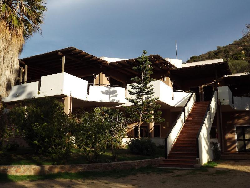 Hotel L'Oleandro Виласимиус Екстериор снимка