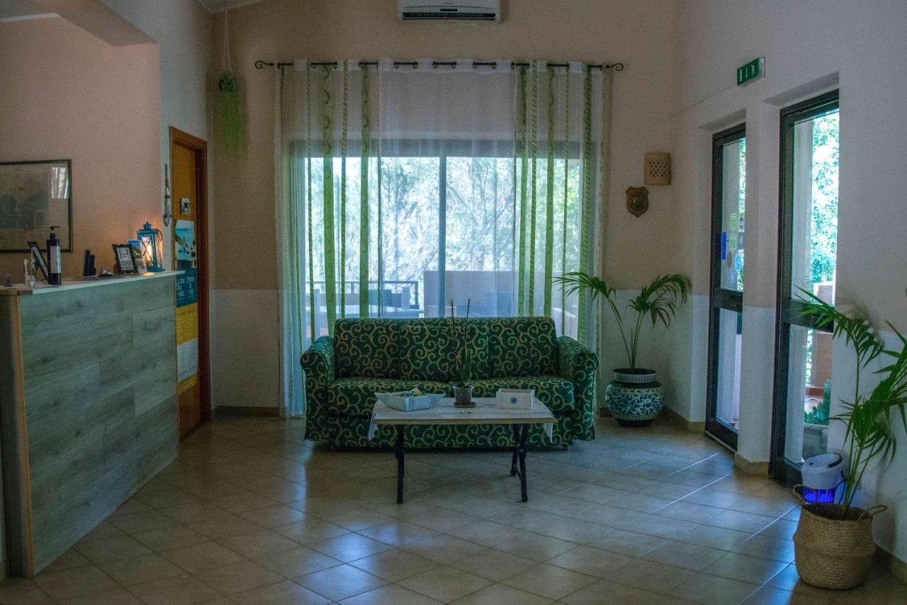 Hotel L'Oleandro Виласимиус Екстериор снимка