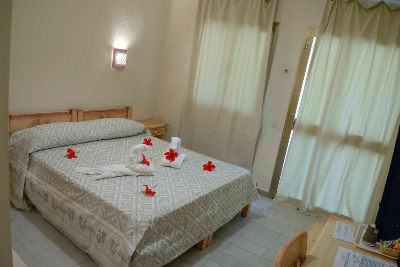 Hotel L'Oleandro Виласимиус Екстериор снимка